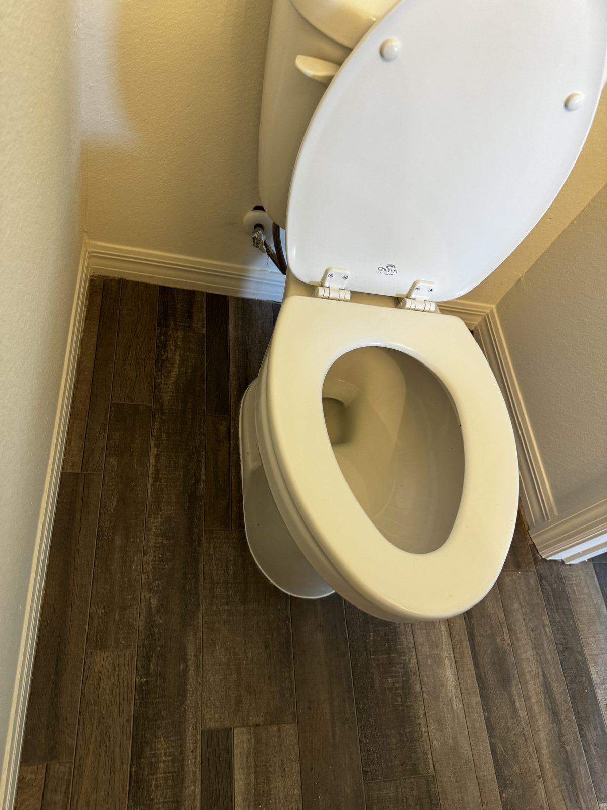 Newly installed toilet in a Cape Coral, FL bathroom by Superior Plumbing Solutions.